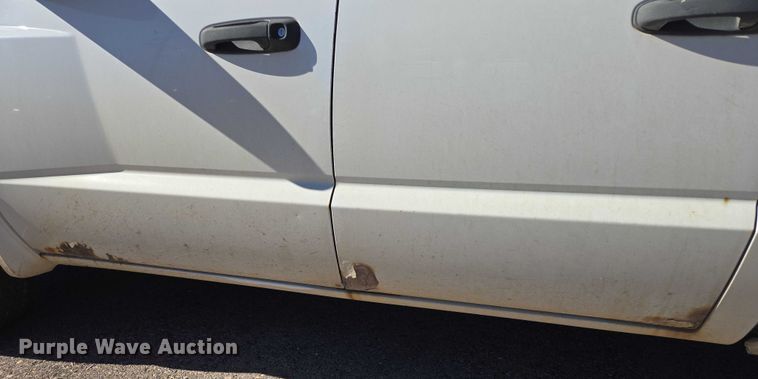 image for item DY1267 2008 Dodge Dakota Crew Cab pickup truck