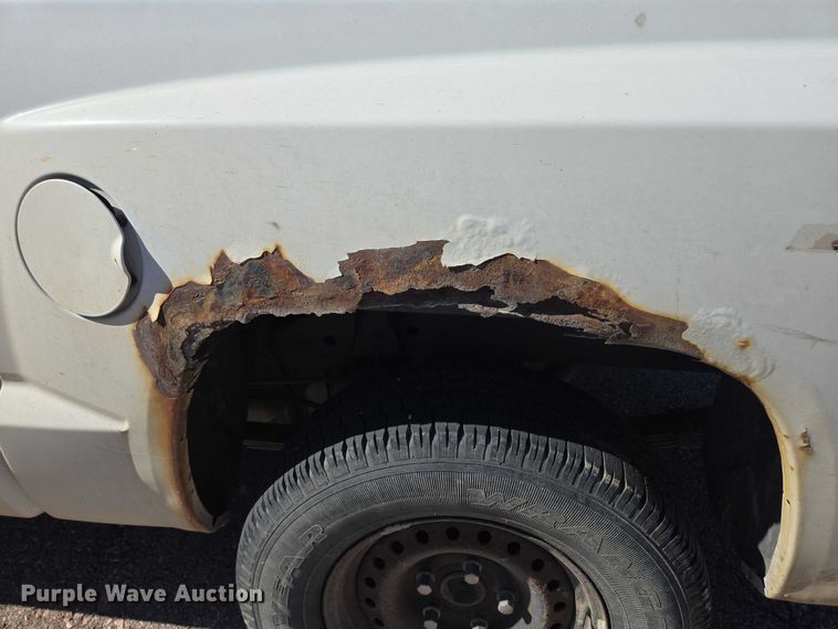 image for item DY1267 2008 Dodge Dakota Crew Cab pickup truck