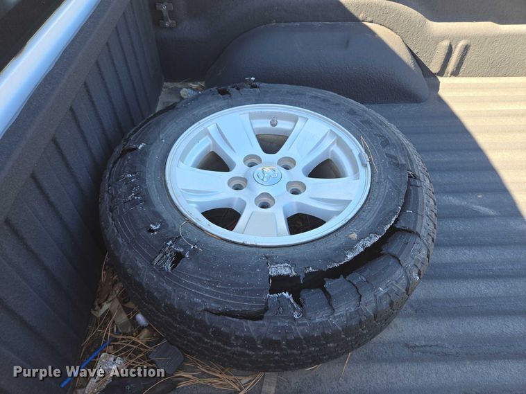 image for item DY1267 2008 Dodge Dakota Crew Cab pickup truck