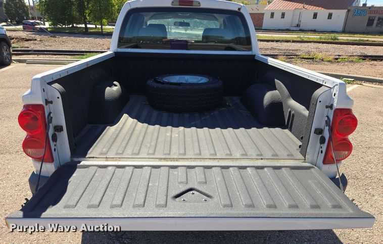 image for item DY1267 2008 Dodge Dakota Crew Cab pickup truck