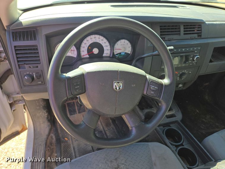 image for item DY1267 2008 Dodge Dakota Crew Cab pickup truck