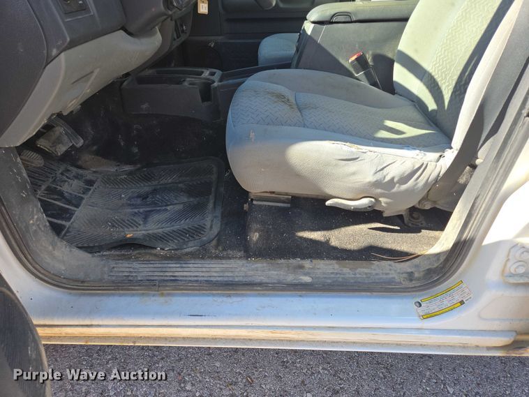 image for item DY1267 2008 Dodge Dakota Crew Cab pickup truck