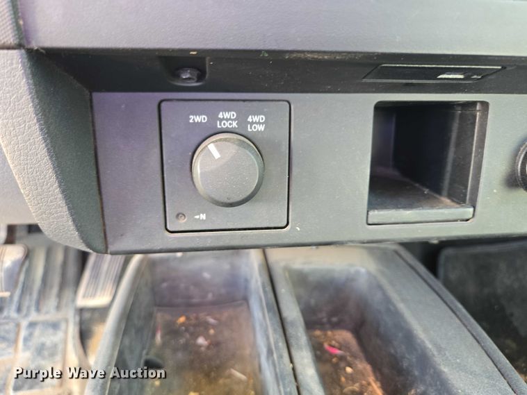 image for item DY1267 2008 Dodge Dakota Crew Cab pickup truck