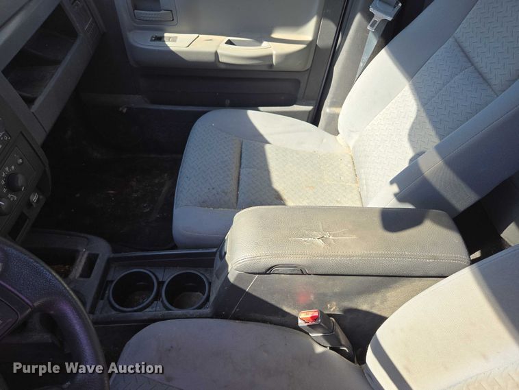 image for item DY1267 2008 Dodge Dakota Crew Cab pickup truck