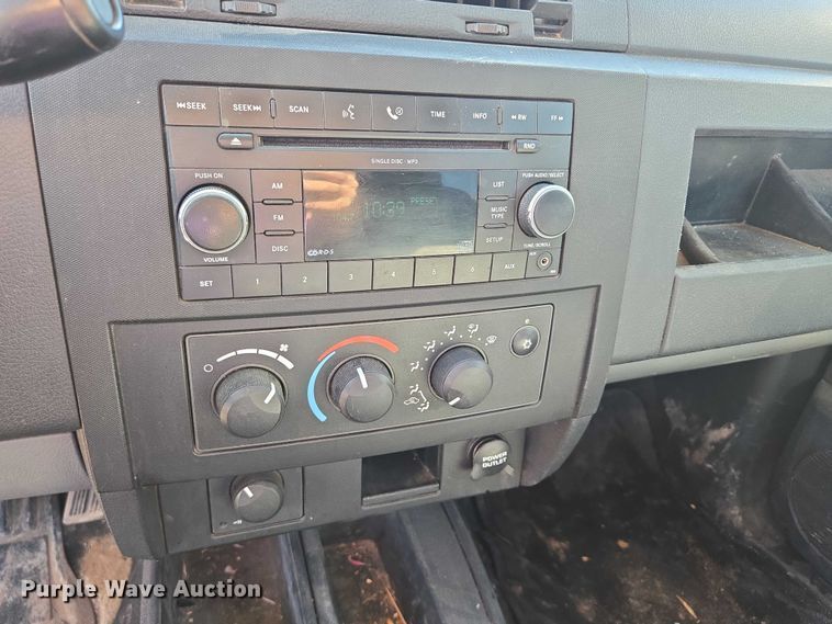 image for item DY1267 2008 Dodge Dakota Crew Cab pickup truck