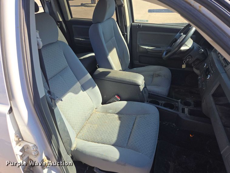 image for item DY1267 2008 Dodge Dakota Crew Cab pickup truck