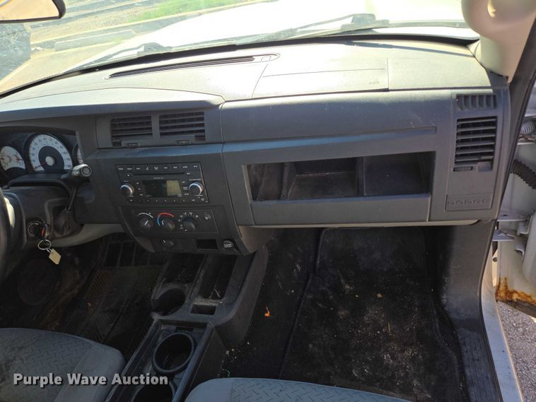 image for item DY1267 2008 Dodge Dakota Crew Cab pickup truck