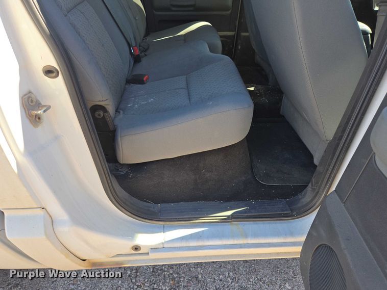 image for item DY1267 2008 Dodge Dakota Crew Cab pickup truck