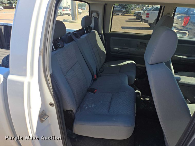 image for item DY1267 2008 Dodge Dakota Crew Cab pickup truck