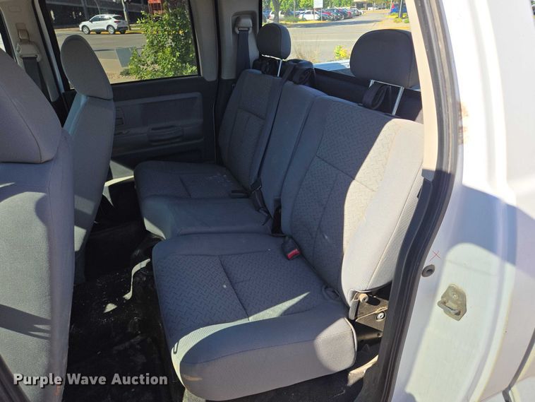 image for item DY1267 2008 Dodge Dakota Crew Cab pickup truck