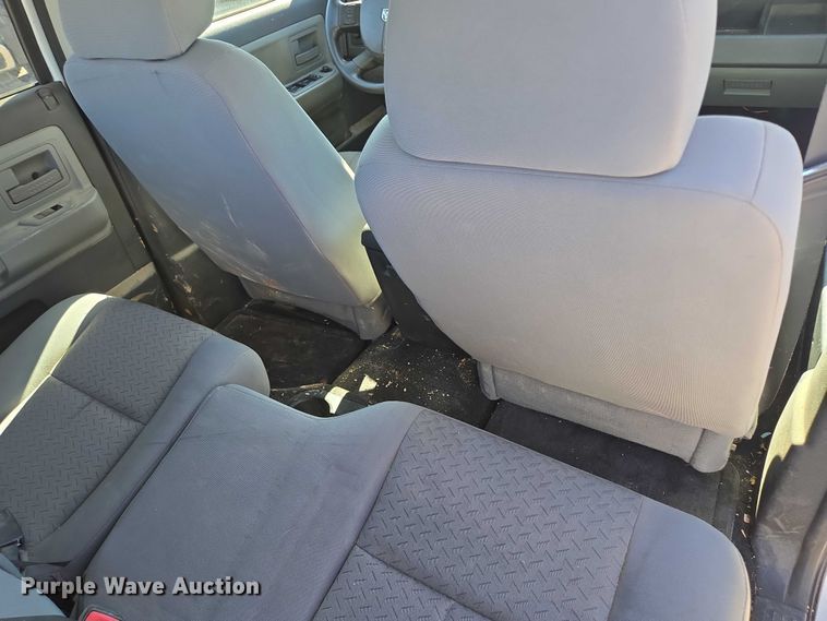 image for item DY1267 2008 Dodge Dakota Crew Cab pickup truck