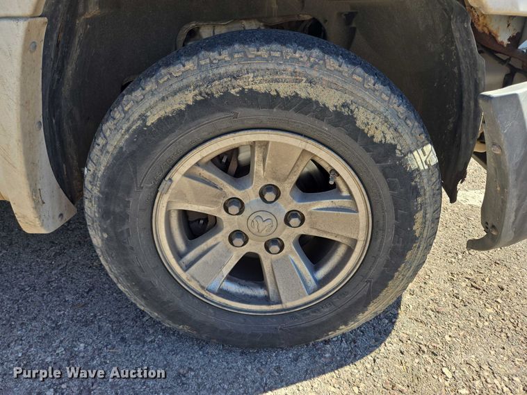 image for item DY1267 2008 Dodge Dakota Crew Cab pickup truck