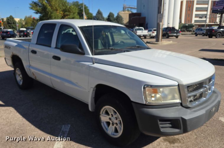 image for item DY1268 2008 Dodge Dakota Crew Cab pickup truck