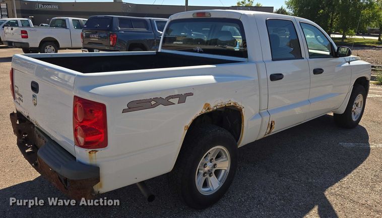 image for item DY1268 2008 Dodge Dakota Crew Cab pickup truck