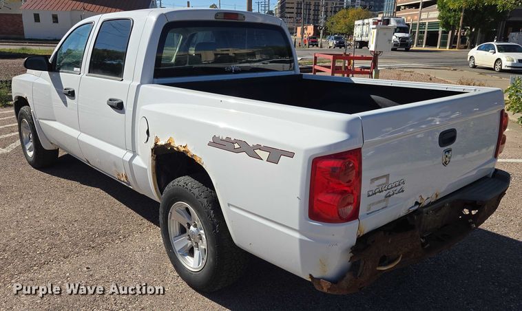 image for item DY1268 2008 Dodge Dakota Crew Cab pickup truck