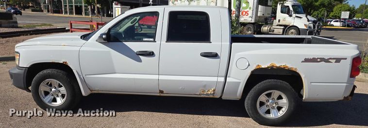 image for item DY1268 2008 Dodge Dakota Crew Cab pickup truck