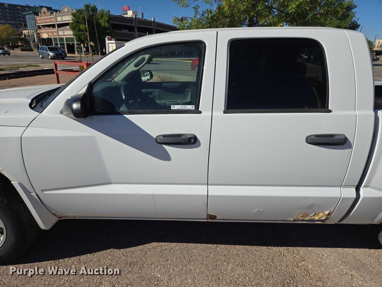 image for item DY1268 2008 Dodge Dakota Crew Cab pickup truck