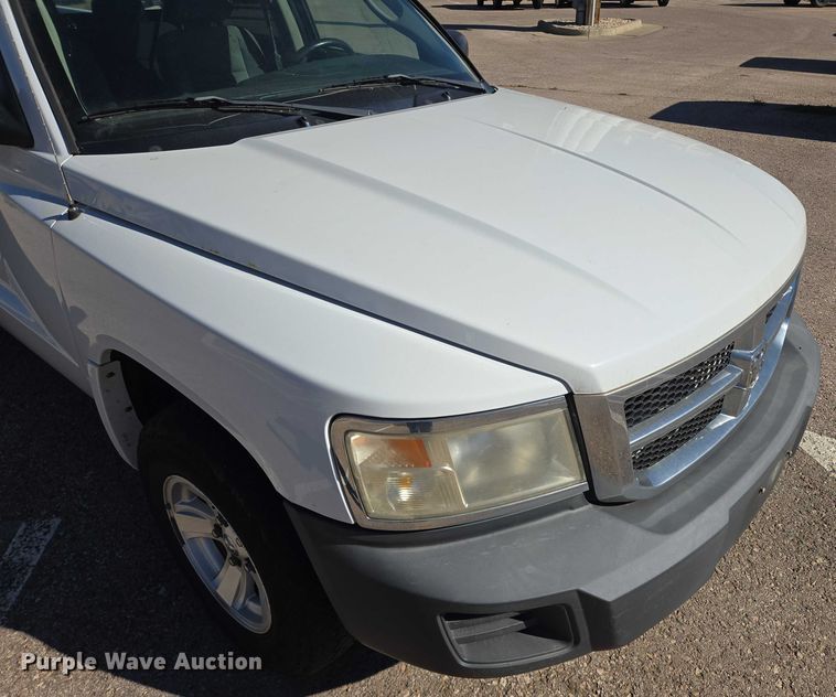 image for item DY1268 2008 Dodge Dakota Crew Cab pickup truck