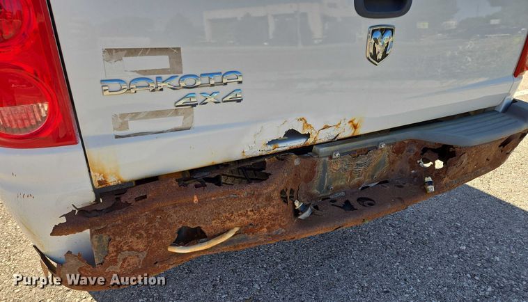 image for item DY1268 2008 Dodge Dakota Crew Cab pickup truck