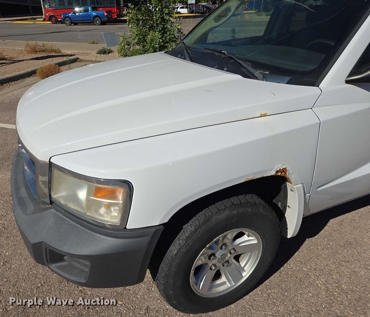 image for item DY1268 2008 Dodge Dakota Crew Cab pickup truck