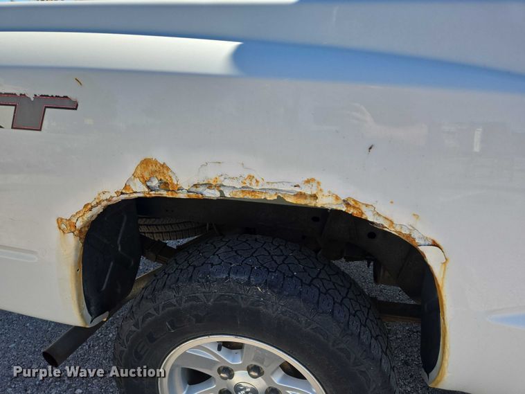 image for item DY1268 2008 Dodge Dakota Crew Cab pickup truck