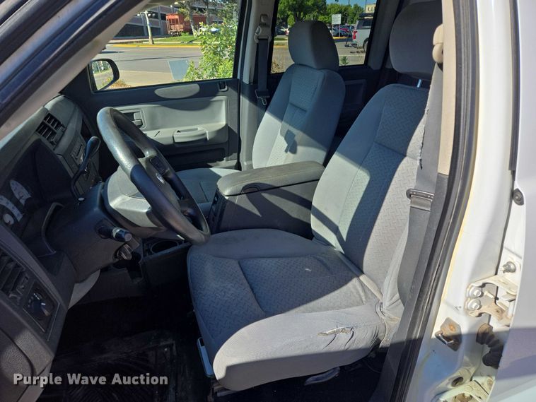 image for item DY1268 2008 Dodge Dakota Crew Cab pickup truck