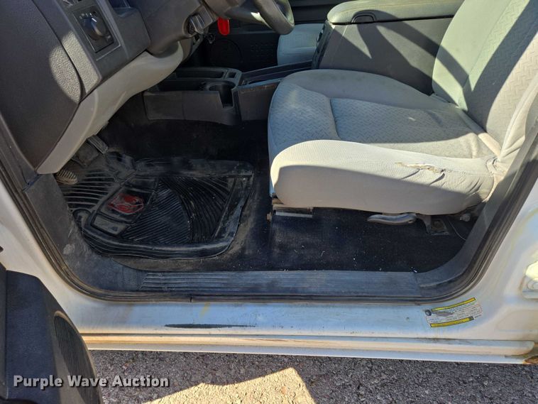 image for item DY1268 2008 Dodge Dakota Crew Cab pickup truck