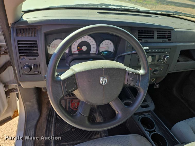 image for item DY1268 2008 Dodge Dakota Crew Cab pickup truck