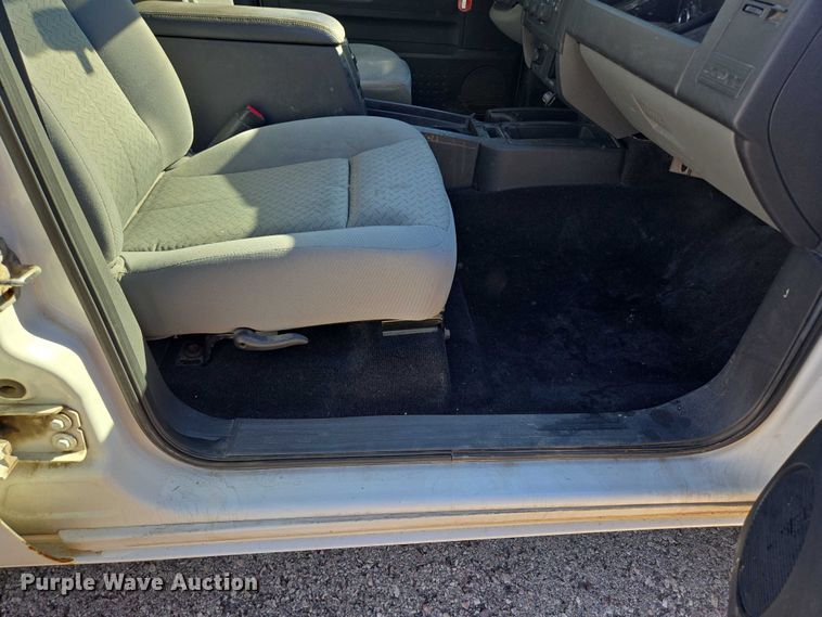 image for item DY1268 2008 Dodge Dakota Crew Cab pickup truck