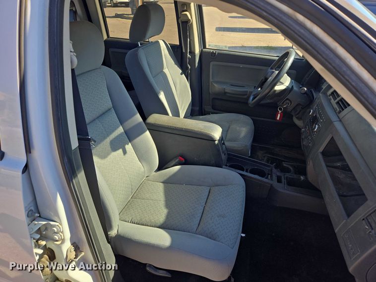 image for item DY1268 2008 Dodge Dakota Crew Cab pickup truck