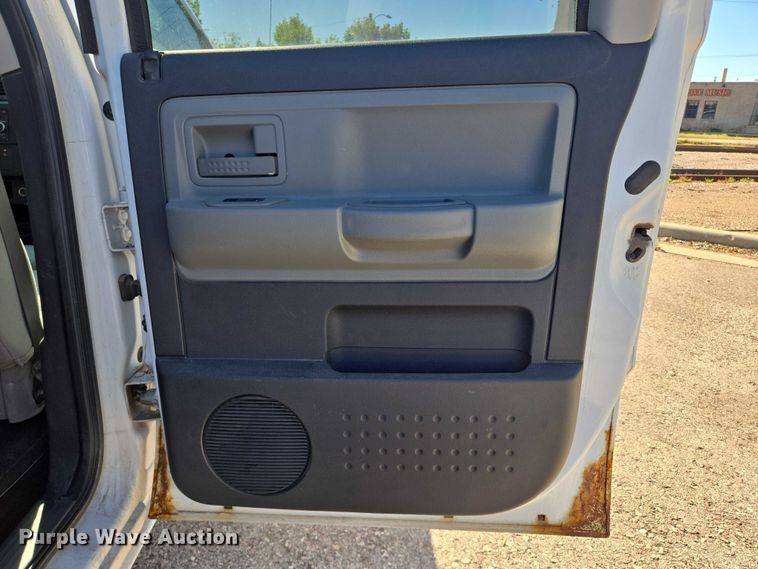 image for item DY1268 2008 Dodge Dakota Crew Cab pickup truck