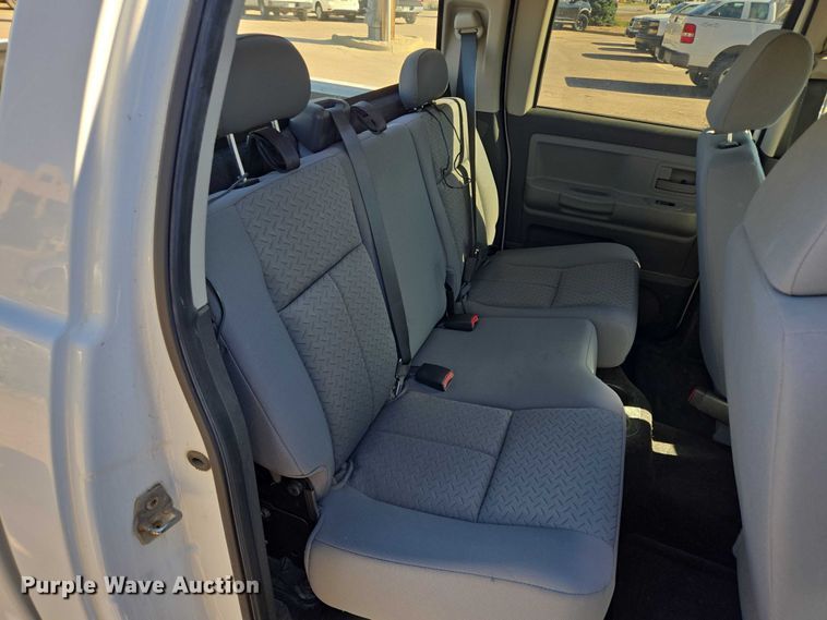 image for item DY1268 2008 Dodge Dakota Crew Cab pickup truck