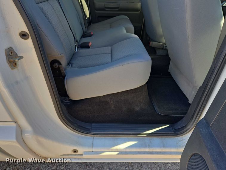 image for item DY1268 2008 Dodge Dakota Crew Cab pickup truck