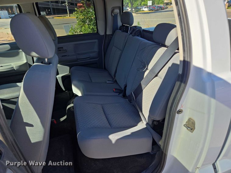 image for item DY1268 2008 Dodge Dakota Crew Cab pickup truck