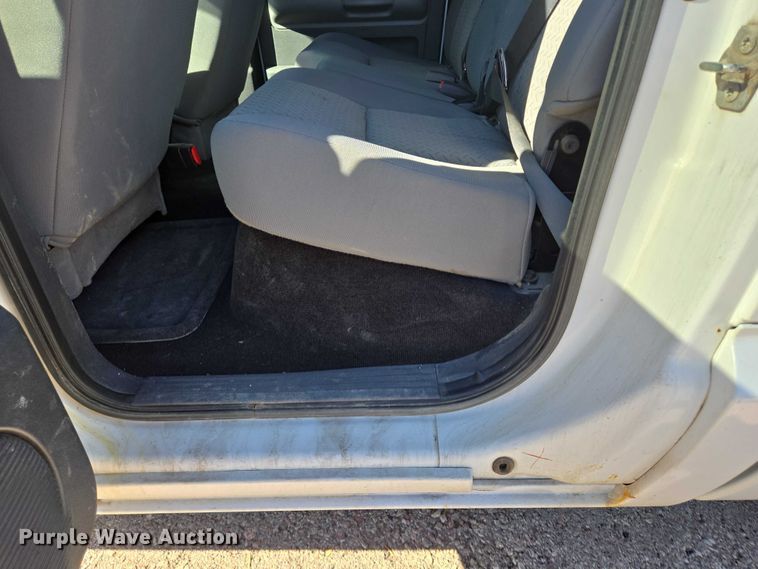 image for item DY1268 2008 Dodge Dakota Crew Cab pickup truck