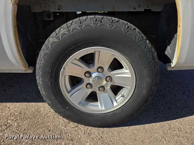 image for item DY1268 2008 Dodge Dakota Crew Cab pickup truck