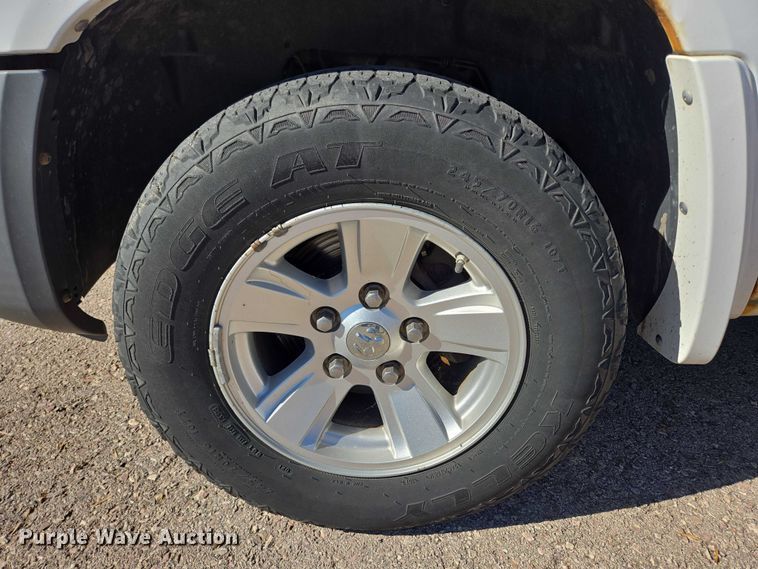 image for item DY1268 2008 Dodge Dakota Crew Cab pickup truck