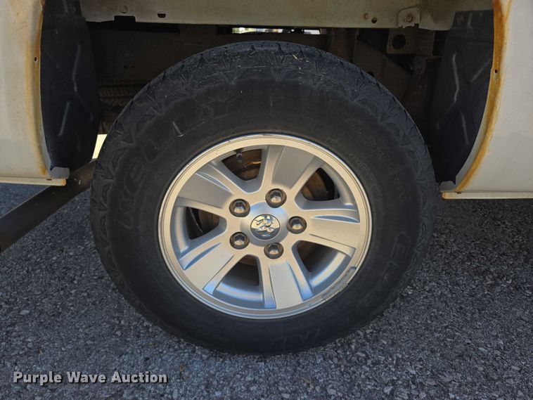 image for item DY1268 2008 Dodge Dakota Crew Cab pickup truck