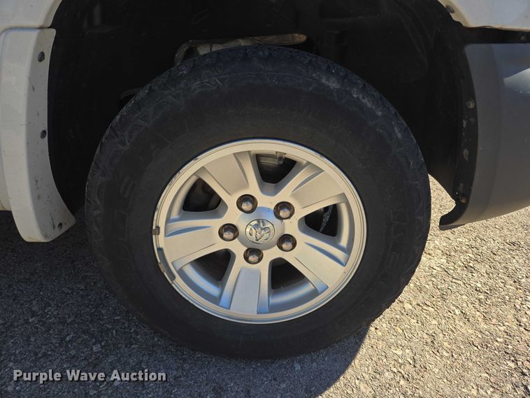 image for item DY1268 2008 Dodge Dakota Crew Cab pickup truck