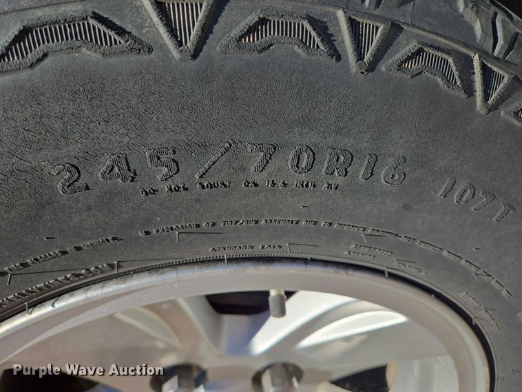 image for item DY1268 2008 Dodge Dakota Crew Cab pickup truck