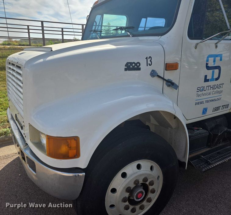 image for item DY1279 1997 International 4700 Crew Cab box truck