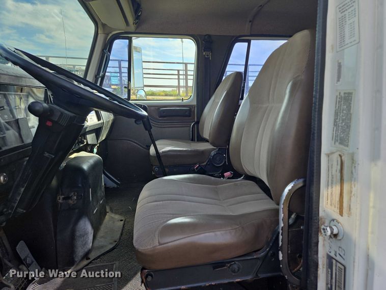 image for item DY1279 1997 International 4700 Crew Cab box truck