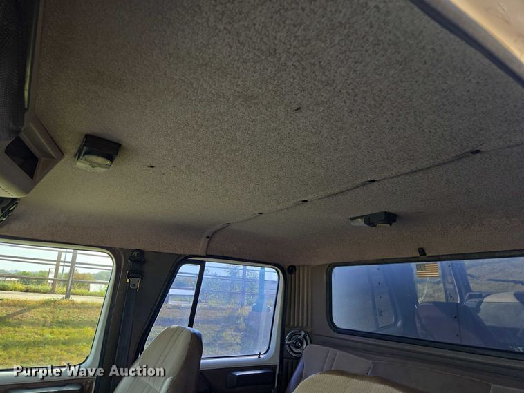 image for item DY1279 1997 International 4700 Crew Cab box truck