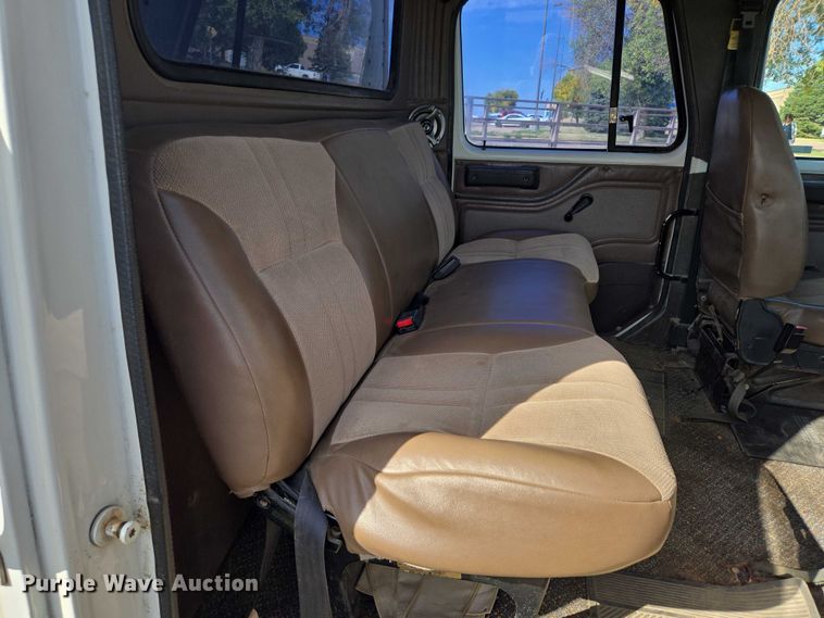 image for item DY1279 1997 International 4700 Crew Cab box truck