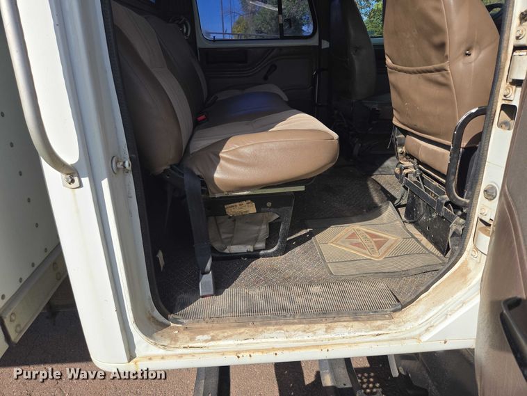 image for item DY1279 1997 International 4700 Crew Cab box truck