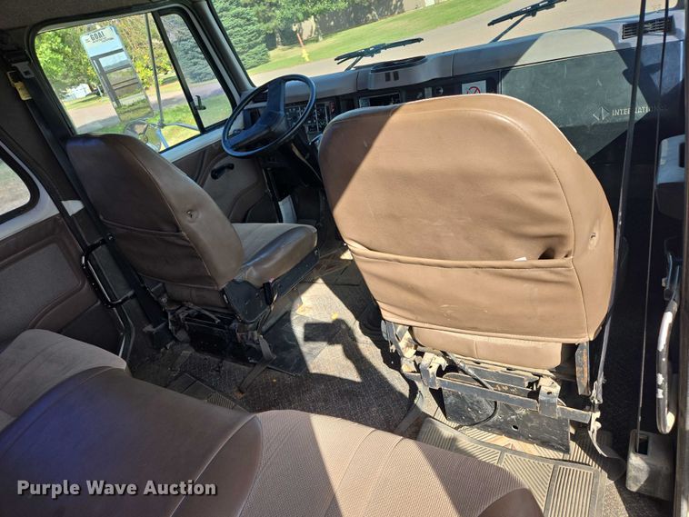 image for item DY1279 1997 International 4700 Crew Cab box truck