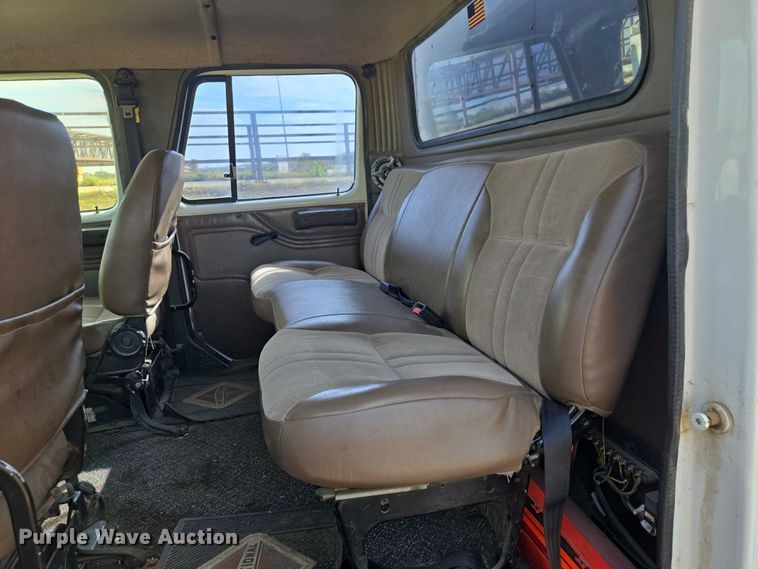 image for item DY1279 1997 International 4700 Crew Cab box truck