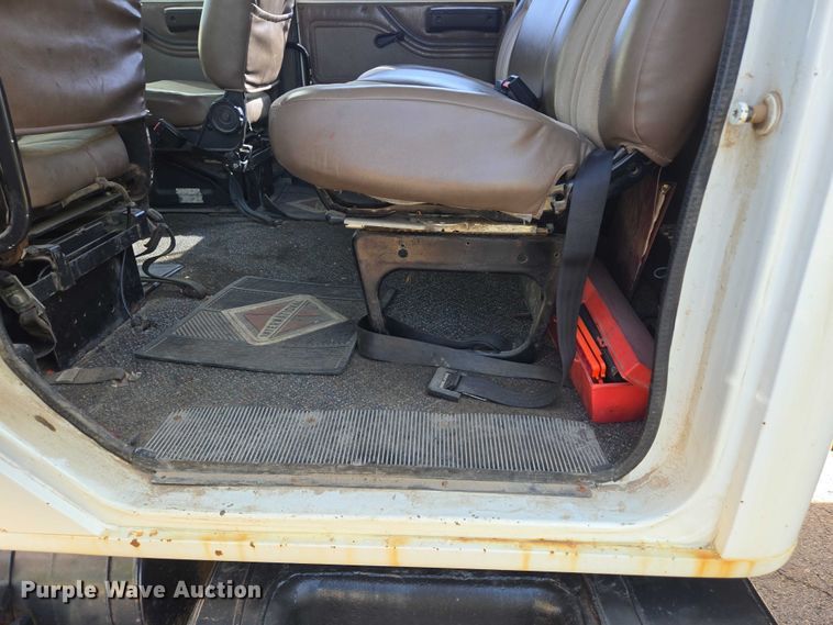 image for item DY1279 1997 International 4700 Crew Cab box truck