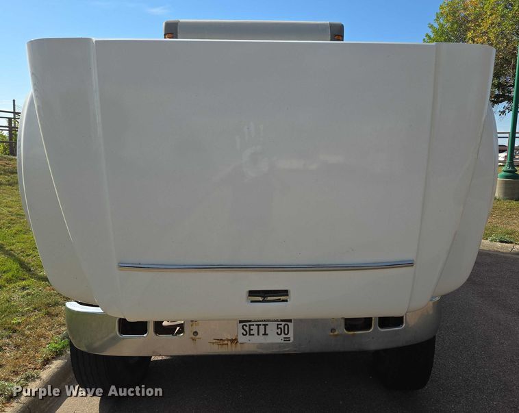 image for item DY1279 1997 International 4700 Crew Cab box truck