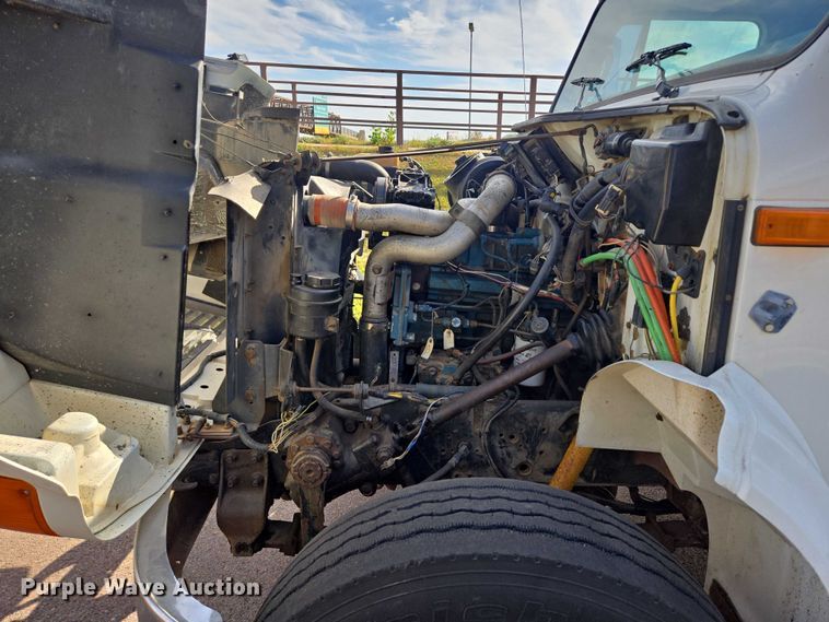 image for item DY1279 1997 International 4700 Crew Cab box truck